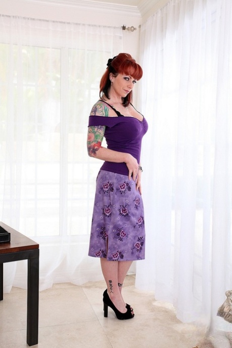 redhead cougar free naked picture