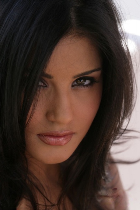 beautiful face free naked pictures