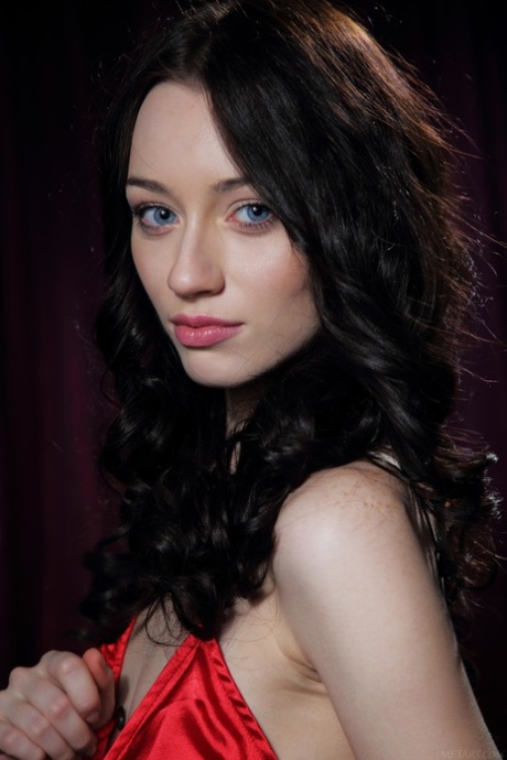 kudrnatá brunetka žhavé akty img