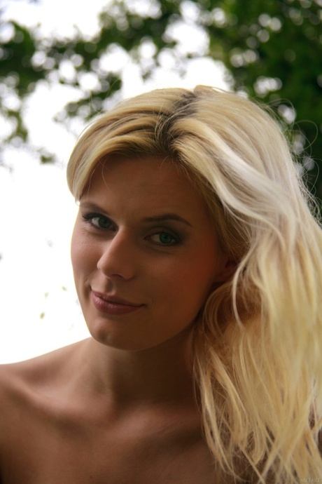 blond modré oči sexy hd obrázek
