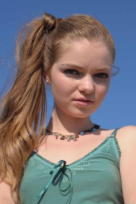 skinny redhead teen hd pic