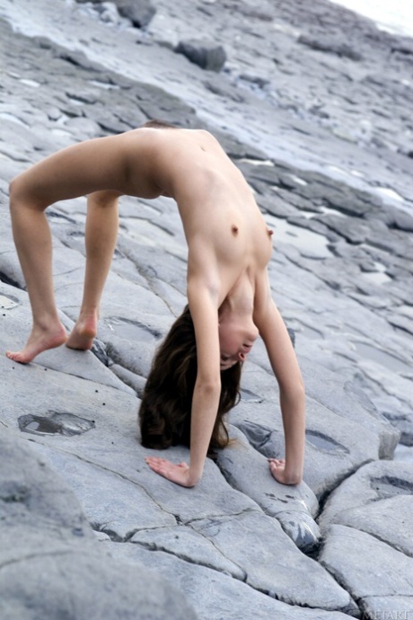 small feet art nude picture