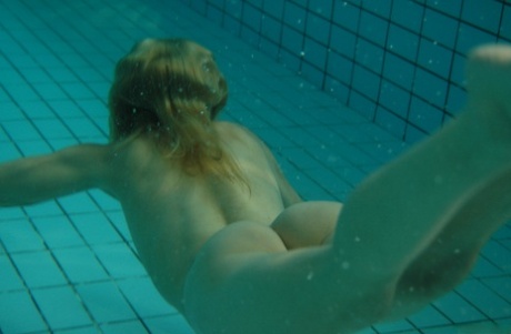 underwater sex photo