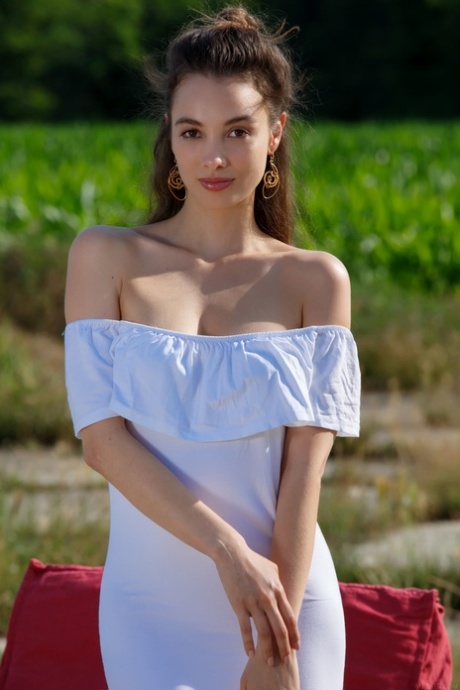 Sweet Cheeks naked model pics