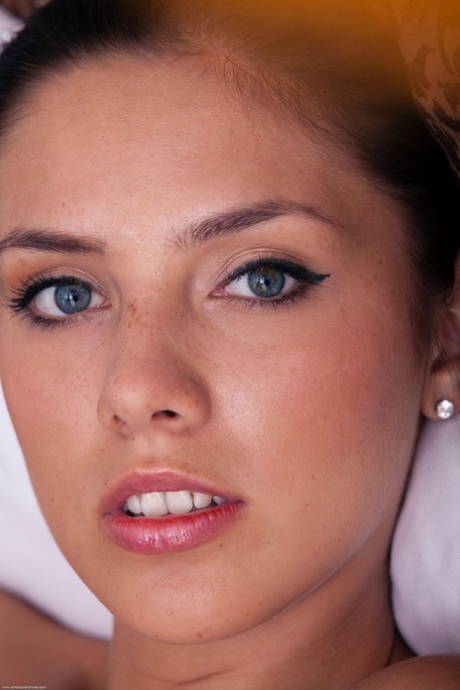 brunette blue eyes beautiful naked pictures