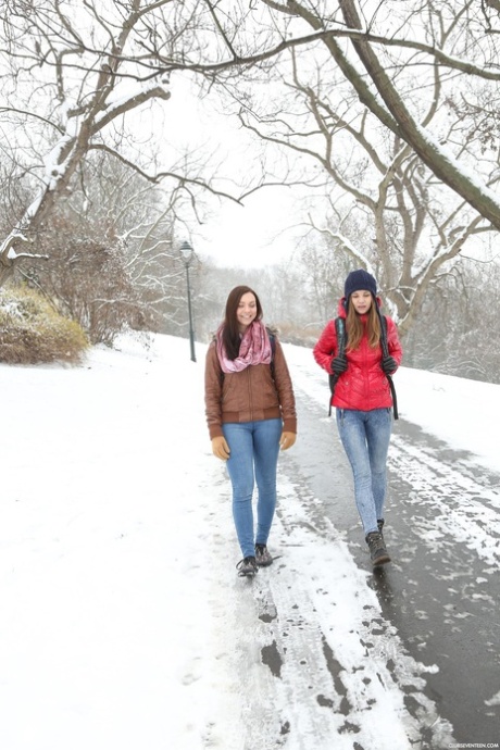 jeans pour adolescents belle chaude images