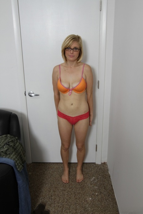 petite milf blonde sexy belle galerie