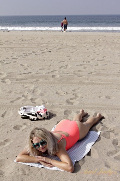 mature beach pornographic gallery