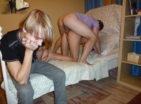 adolescente atrapado desnudo perfecto imagen