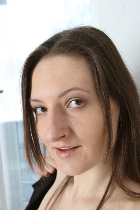 milf face free naked pic