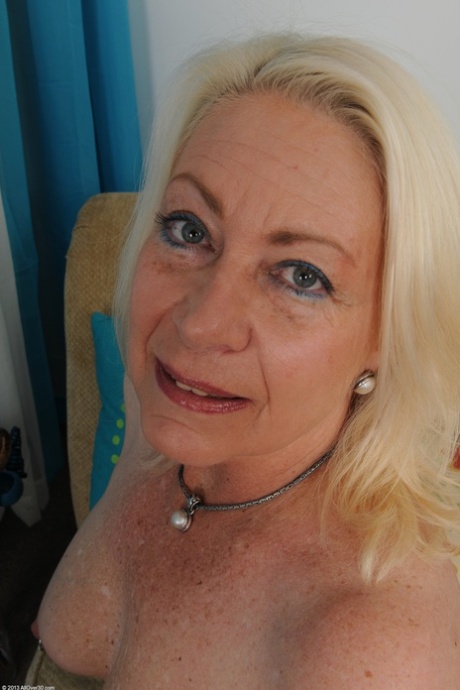 vieille dame pornographique en haute définition archive