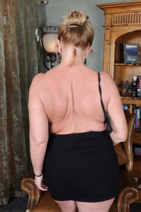 curvy mature sexy nudes pics