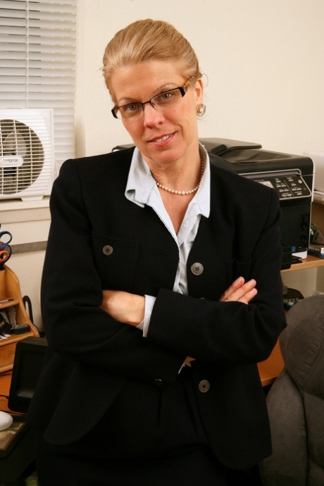 lunettes matures libre nu galerie