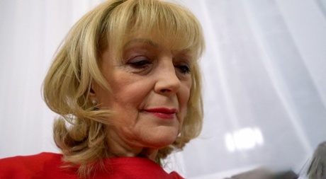 visage de grand-mère érotique exclusif des photos