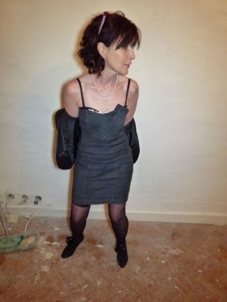 brunette granny pornographic pics