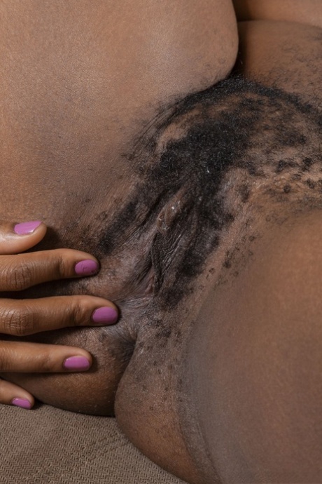 chatte noire en gros plan érotique parfait img