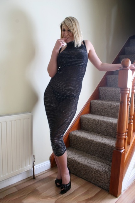 Demi Scott model adult img