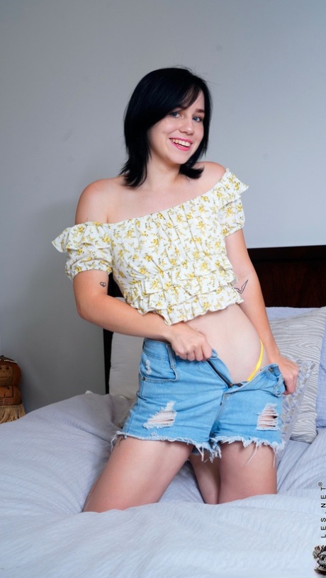 petite brunette art xxx archive