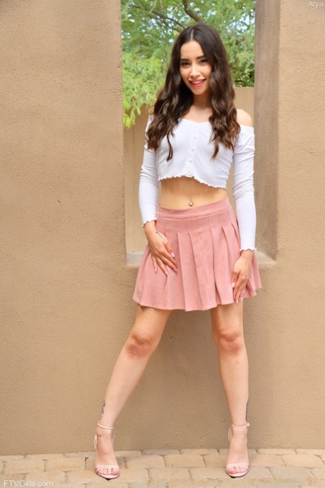 Aria Lee model high quality image