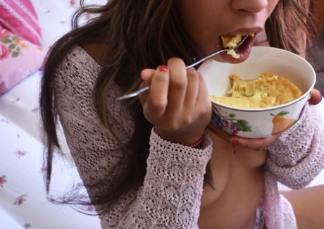 pequeña adolescente de ébano caliente mejor fotos