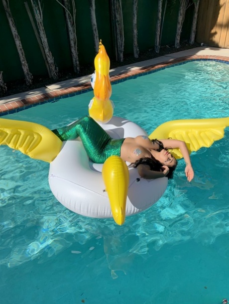 cosplay aux gros seins érotique en haute qualité photos