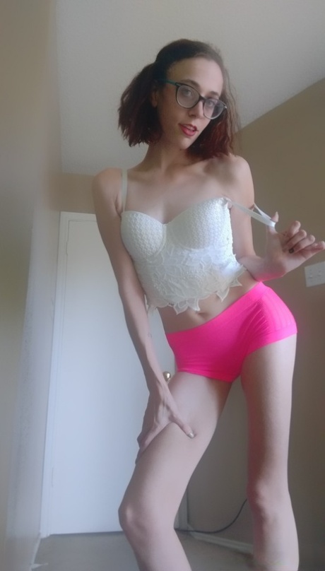 skinny amateur hot sexy pic