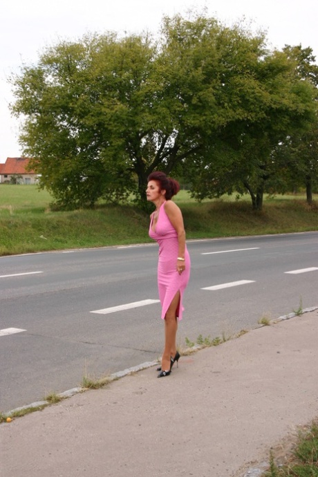 beautiful mature hot nude gallery