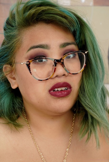kurvige Latina-MILF nackt kostenlose foto