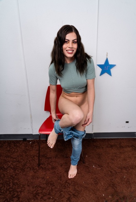 jeans pussy nudes pictures
