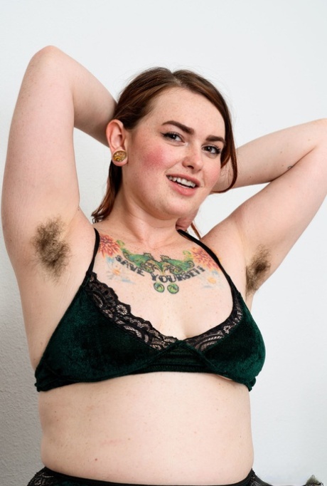 baculatá chlupatá milfka xxx fotografie