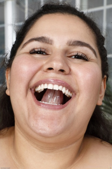latina mature et potelée érotique en haute qualité photos
