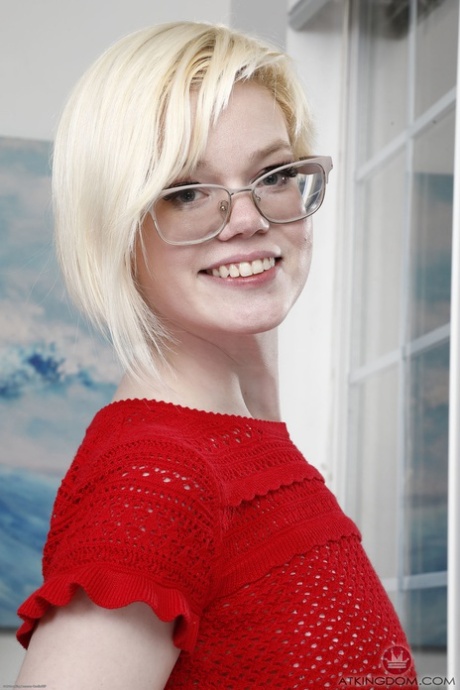 blasse Blondine perfekte pornografische foto