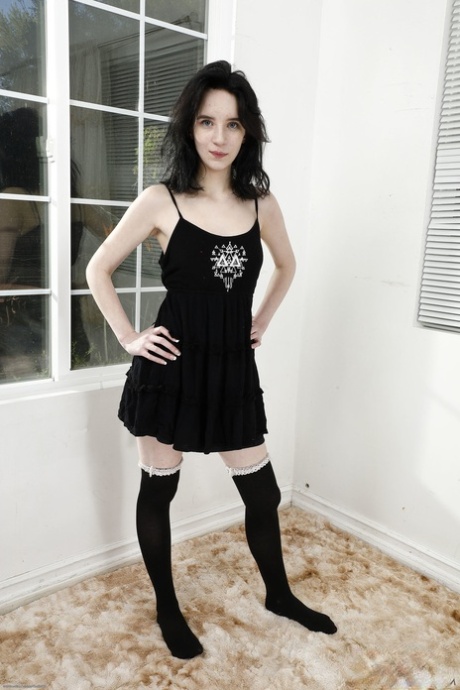 Lily Moon pretty actress images