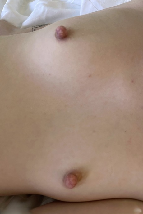 flat chested free sex pictures