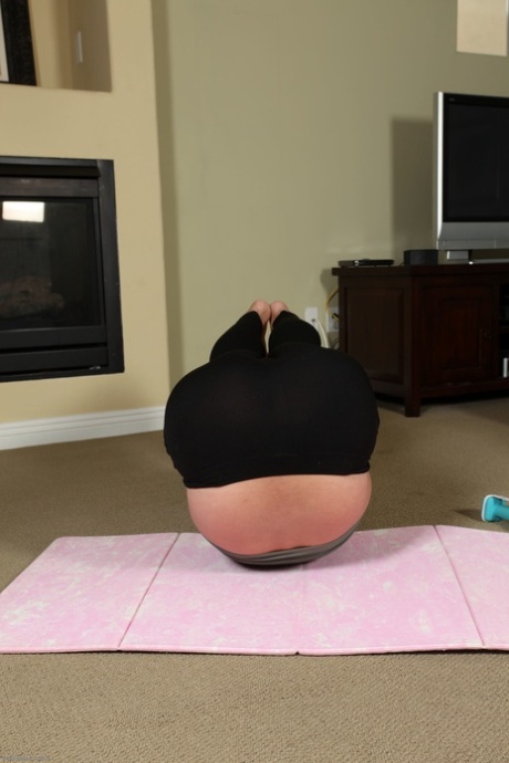 amateur yoga pants hd picture