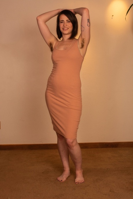 hairy brunette xxx pictures