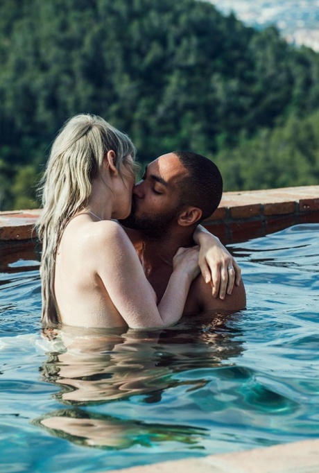 piscina nudo caldo immagine