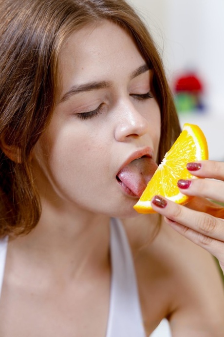 Minni Love sex pornstar image