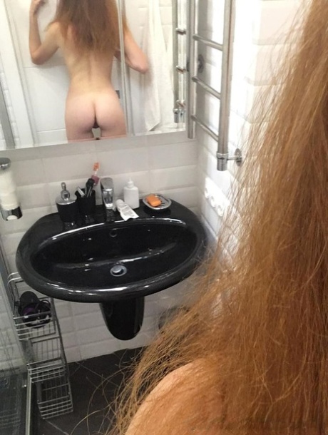 bent over selfie nudes pic