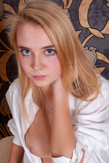 Chloe Blue star exclusive picture