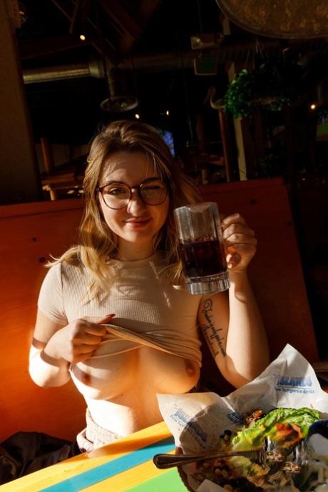 public flashing hot pics