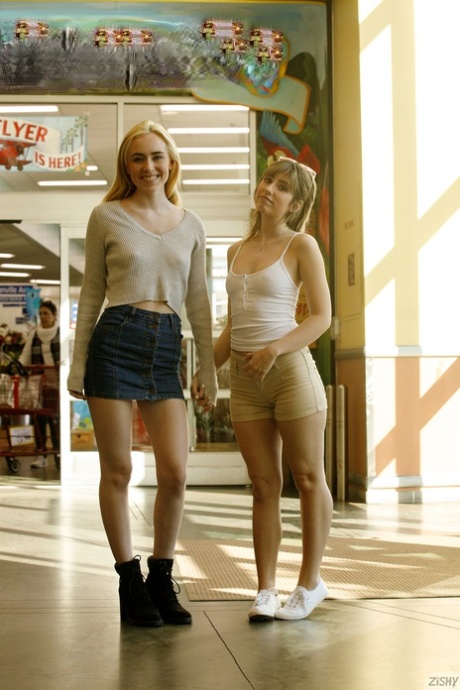 lesbian skirt sexy nudes photos