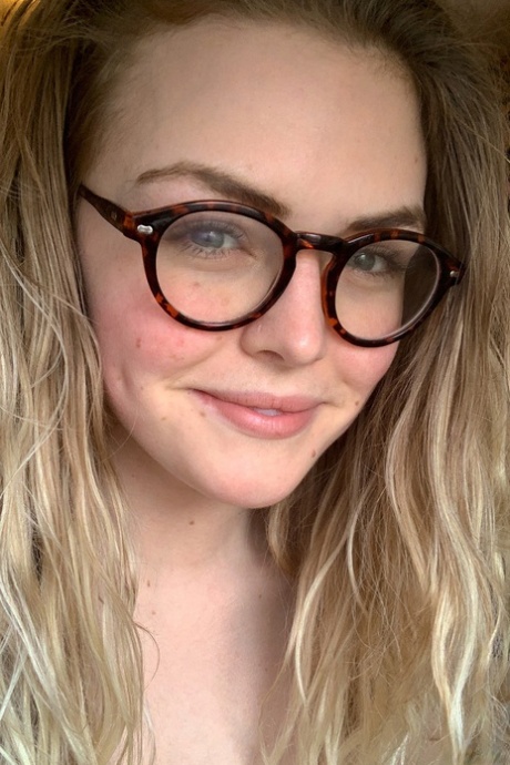 okulary blond xxxhd zdjęcie
