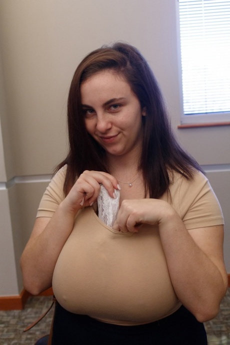 brunetka s velkými prsy porno pěkné sbírka