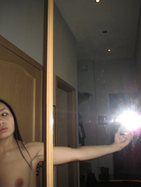 teen mirror hot nude photo