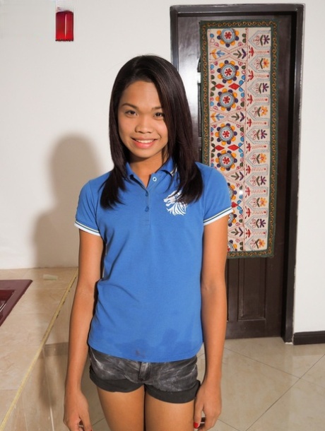 ladyboy giovane esclusiva hd galleria