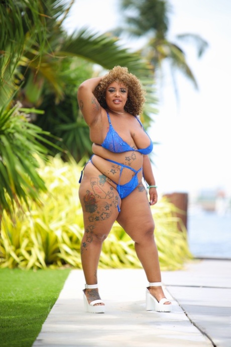 アフロ ホットセクシー 写真