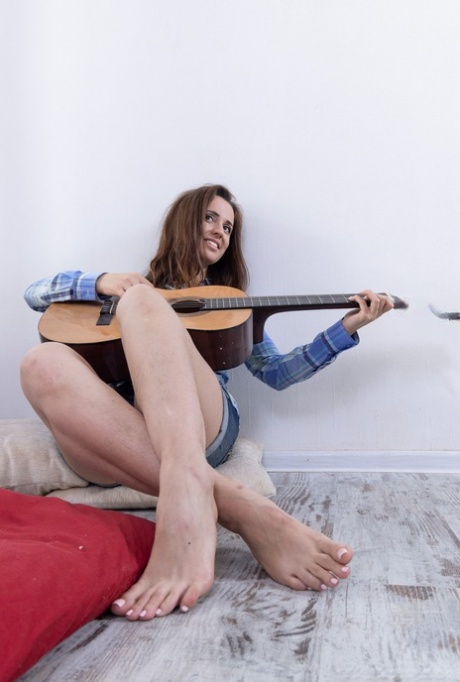 cute feet free naked pic