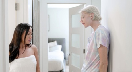 tall and short lesbian hot nude img