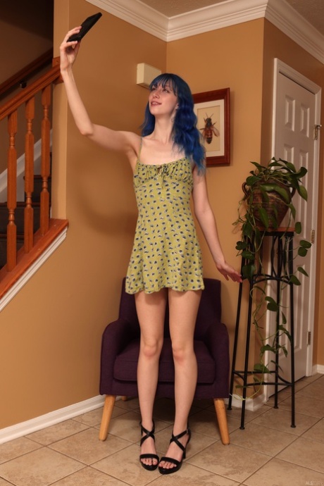 skinny legs free naked pictures